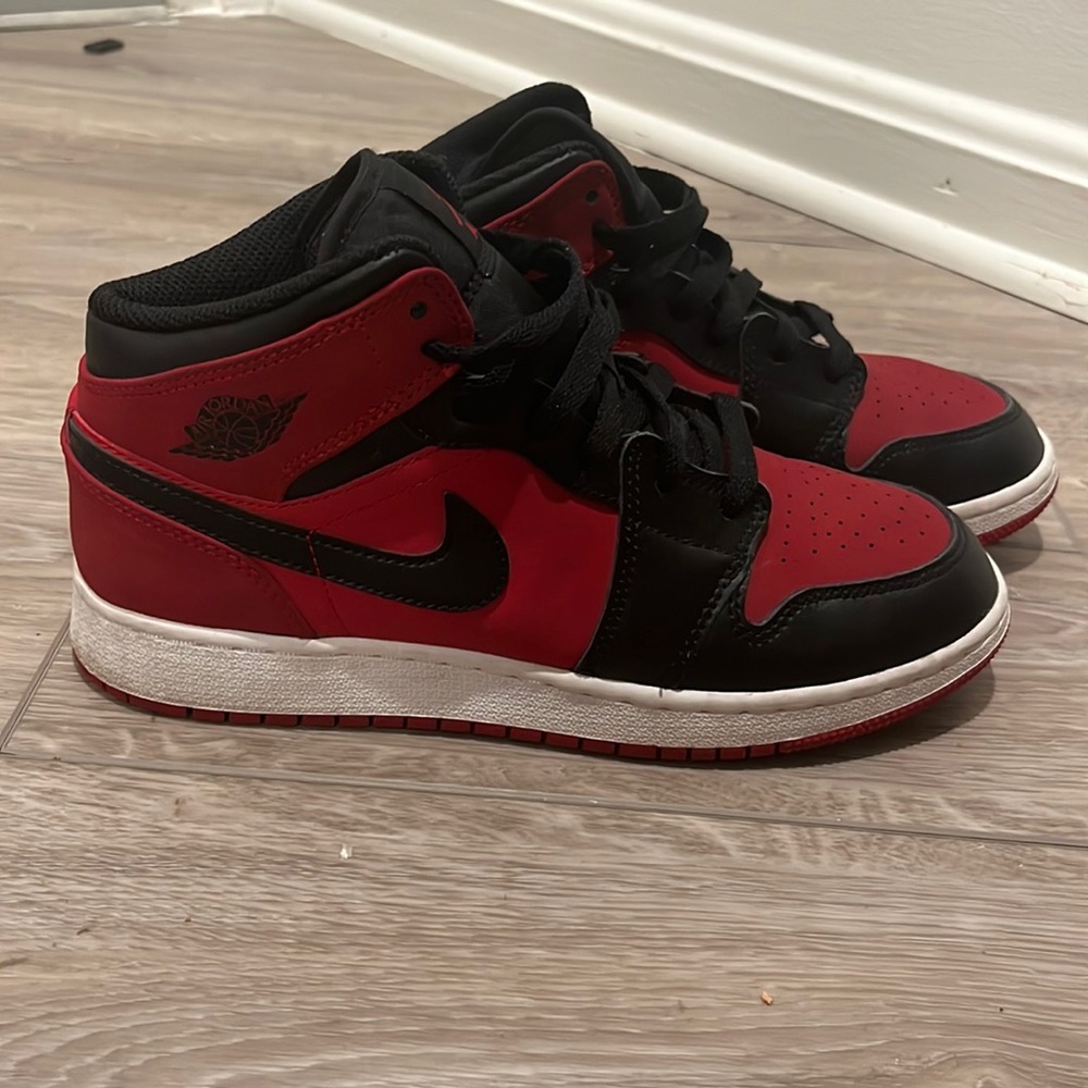 Jordan 1 mid